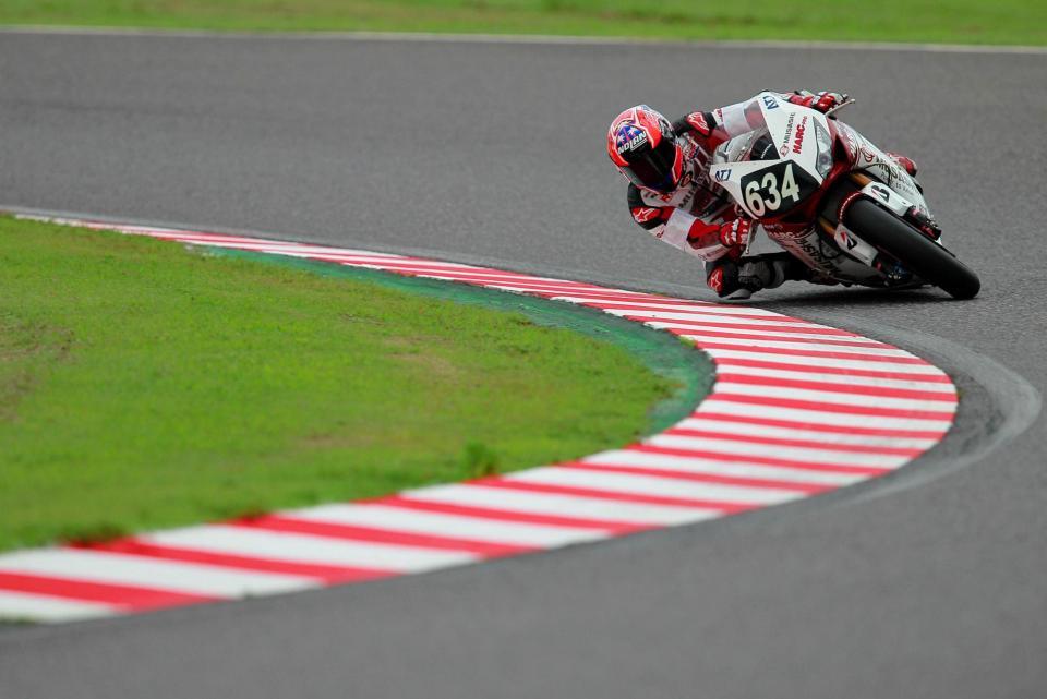 　８耐のみ参戦。果敢に攻め込むＭｕＳＡＳＨｉ　ＲＴ　ＨＡＲＣ-ＰＲＯ．のケーシー・ストーナー＝鈴鹿サーキット（撮影・神子素慎一）