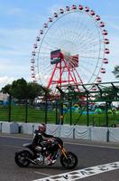 サーキットランを楽しむキアヌ・リーブス＝鈴鹿サーキット（撮影・神子素慎一）