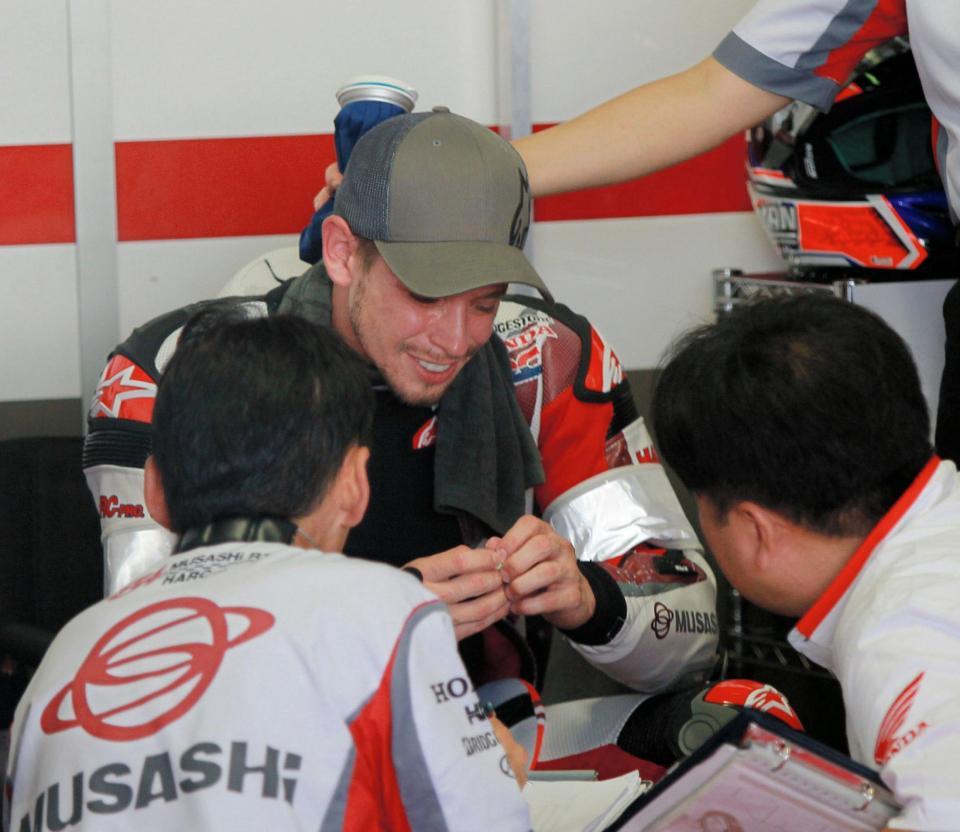 トップ１０トライアルを終えたＭｕＳＡＳＨＩ　ＨＡＲＣ-ＰＲＯ．のケーシー・ストーナ＝鈴鹿サーキット（撮影・神子素慎一）