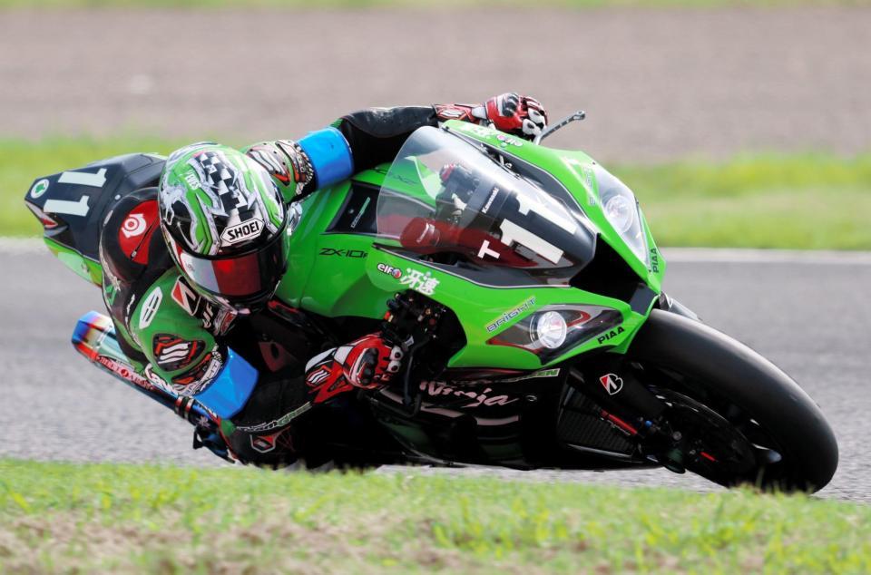 Ｋａｗａｓａｋｉ　Ｔｅａｍ　ＧＲＥＥＮの渡辺一馬＝鈴鹿サーキット（撮影・神子素慎一）