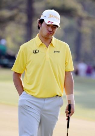予選ラウンド２日目、１７番ホールでバーディパットを外し顔をゆがめる松山英樹＝オーガスタ・ナショナルＧＣ（共同）