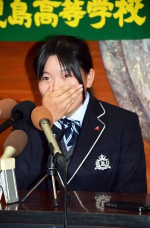 　阪神の和田監督が公式戦に招待したいと話したと聞き、うれしそうな顔をする勝みなみ