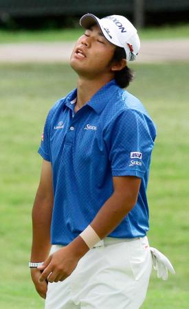 　最終ラウンド、１５番でバーディーパット外し天を仰ぐ松山英樹（共同）