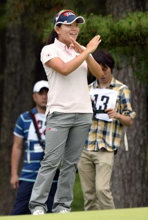 　９番、バーディーパットを外し、「×マーク」を作る勝みなみ