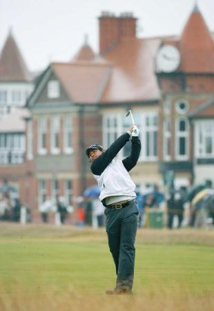 　３番で第２打を放つ松山英樹（共同）