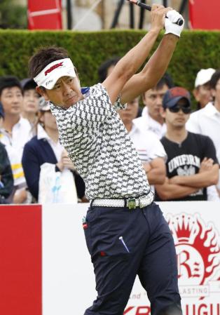 　15ホール終了で７アンダーの藤田寛之