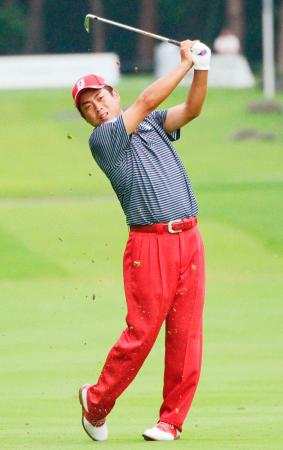 　通算７アンダーで首位に立った池田勇太