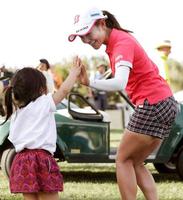 藍、悲願メジャー初Ｖへ１打差２位発進