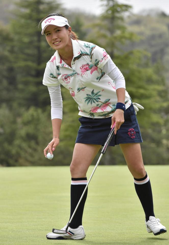 　最終ホールでバーディーを決め笑顔の藤田光里