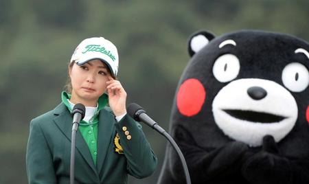 　優勝スピーチで感極まる菊地絵理香