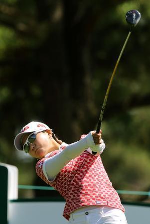 米女子ゴルフ、上原と野村２４位