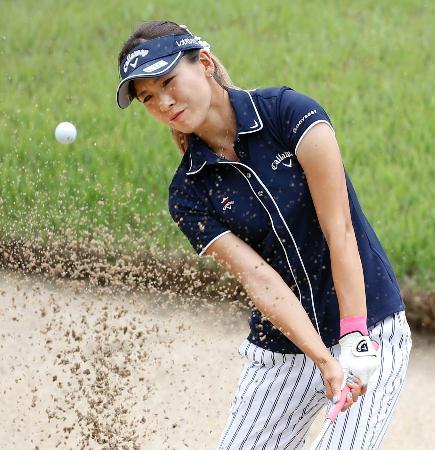 女子ゴルフ、藤田光と成田が首位
