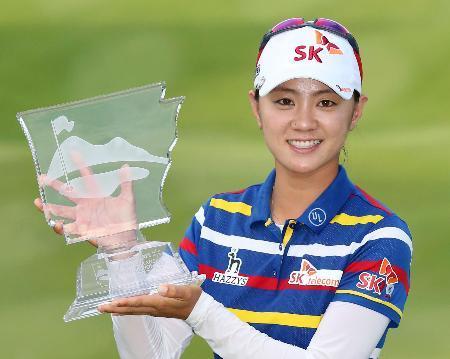 　通算１５アンダーで優勝したチェ・ナヨン＝ピナクルＣＣ（共同）