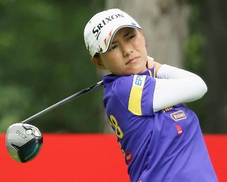 横峯、３つ伸ばし３５位に浮上