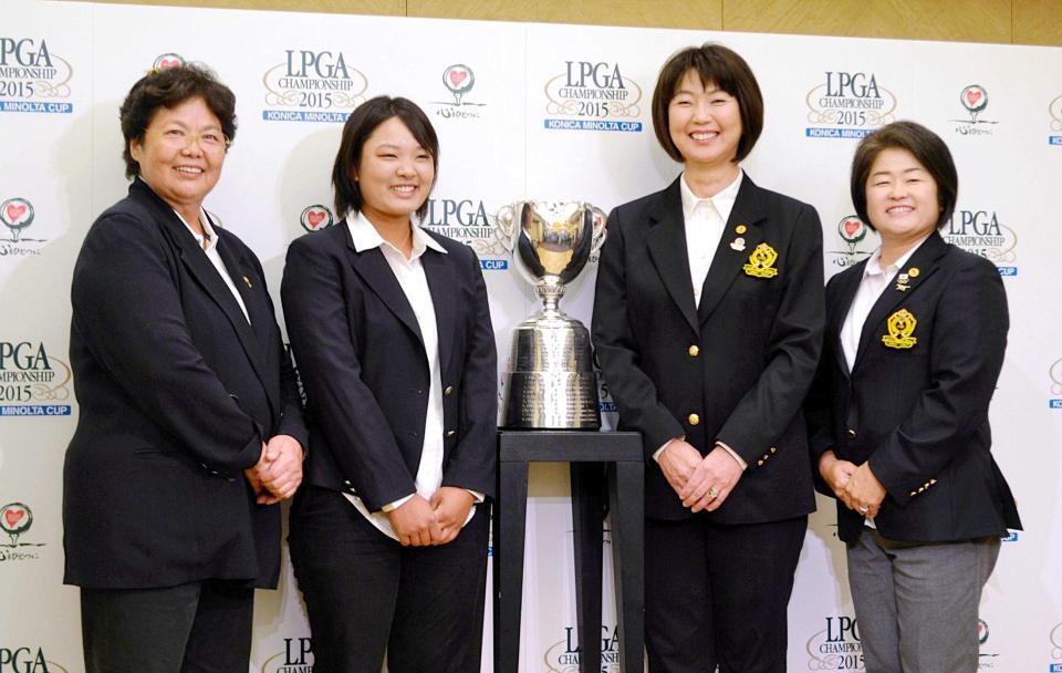 　日本女子プロゴルフ選手権大会概要発表会で会見する（左から）コースセッティング担当の岡本綾子、昨年優勝の鈴木愛、小林浩美・ＬＰＧＡ会長、原田香里実行委員長