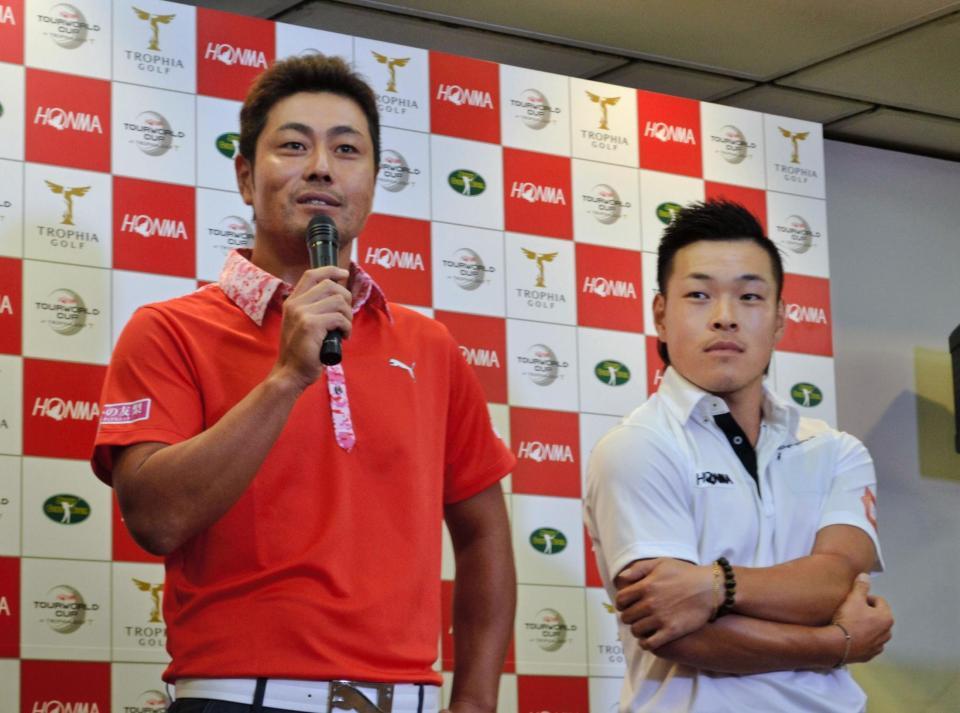 大会への抱負を語る谷原秀人（左）と藤本佳則＝茨城県・石岡ＧＣ