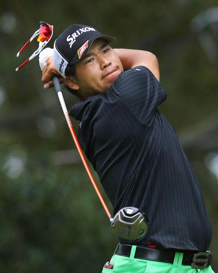 　第１ラウンド、16番でティーショットを放つ松山英樹。１アンダーで11位＝イーストレークＧＣ（共同）