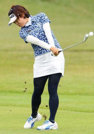 　第２日、通算９アンダーで首位の大山志保＝利府ＧＣ