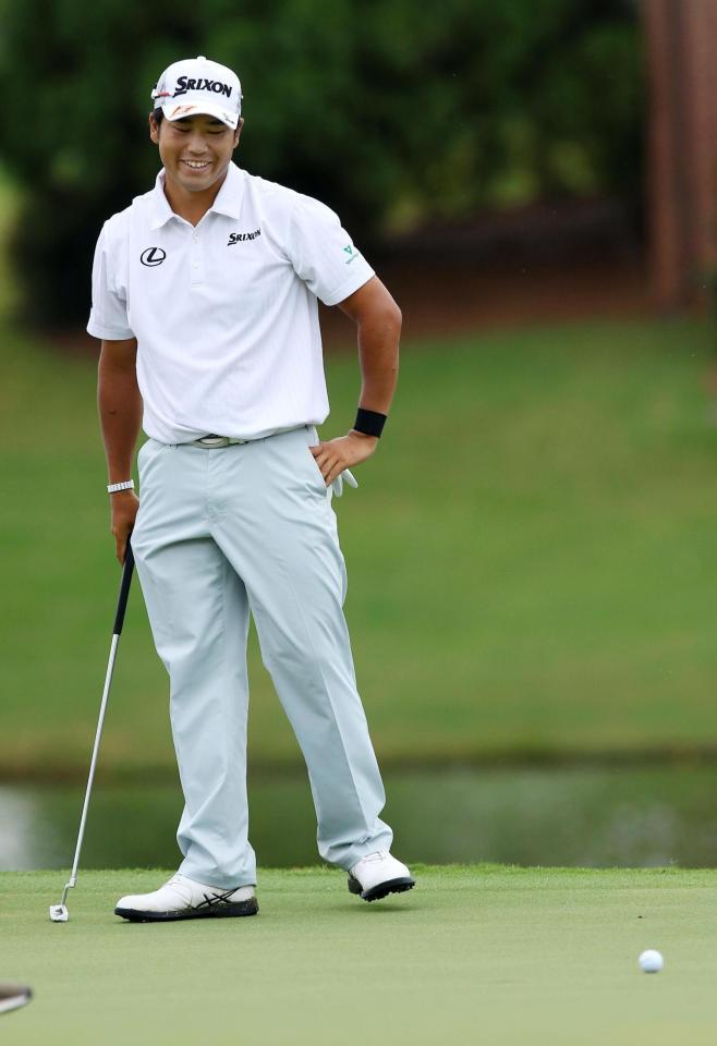 　最終ラウンド、通算イーブンパーで12位の松山英樹。17番でバーディーパットを外す＝イーストレークＧＣ（共同）