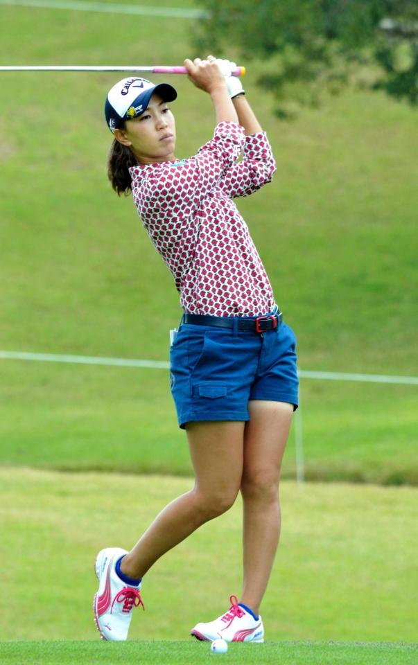 １番パー５。第３打でピンを狙う上田＝マスターズＧＣ