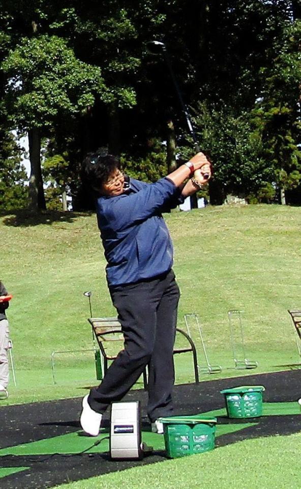 体調が戻り復活スイングを披露する岡本綾子