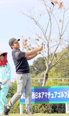 　アマ選手権で単独首位に立った井上智一（撮影・篠原　亨）