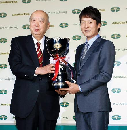 ゴルフ、金庚泰が６部門受賞