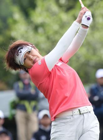 女子ゴルフ、未勝利の福嶋浩首位