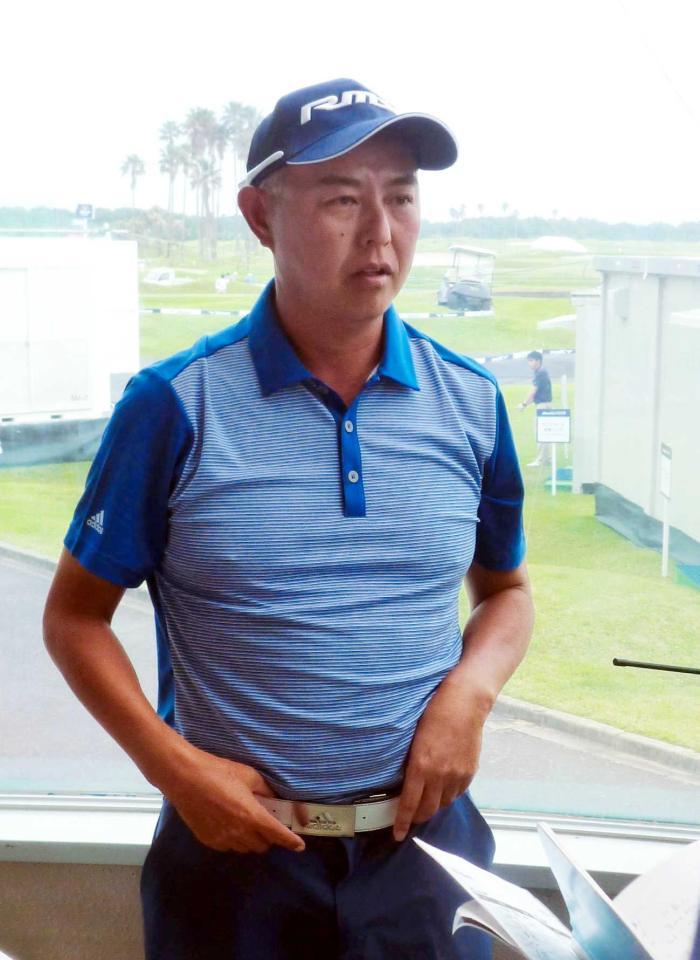 　プロアマ大会後、取材に応じる谷口徹