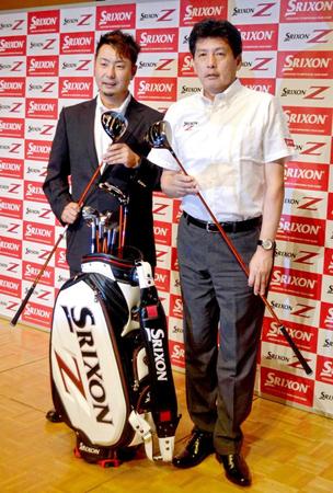 　ＮＥＷスリクソンＺシリーズドライバーを手にする塚田陽亮（左）とダンロップスポーツの木滑和生社長
