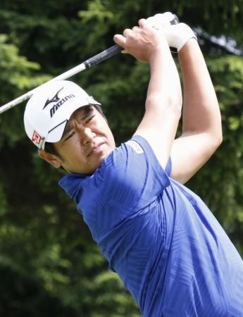 男子ゴルフ、武藤が６４で首位