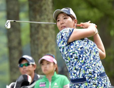 女子ゴルフ、吉田ら５人が首位