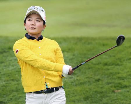 米女子ゴルフ上原と横峯は２７位