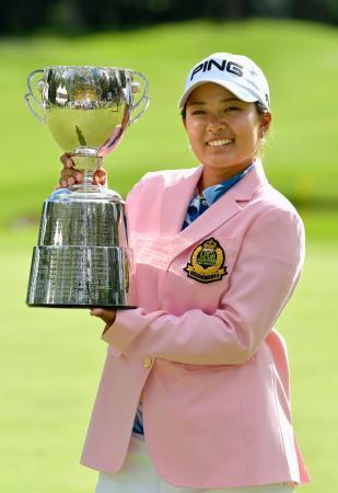 女子ゴルフ、鈴木が２年ぶり優勝