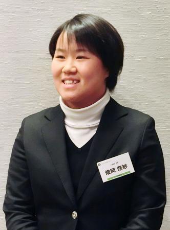 　日本女子プロゴルフ協会の新人向けセミナーに参加し、報道陣の取材に応じる畑岡奈紗＝１４日、東京都内