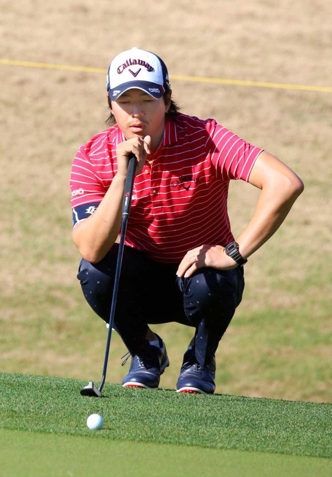 　１番でラインを読む石川遼（共同）