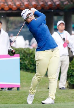 大城が単独首位、宮里藍１３位 日本女子ゴルフツアー開幕戦