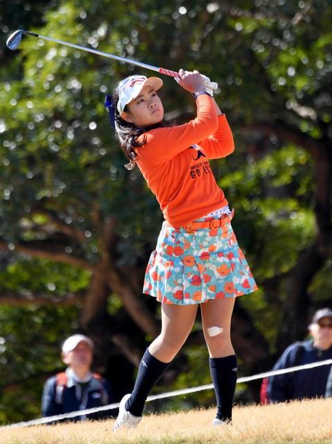 【写真】１８歳ＪＫゴルファーの信念…「かわいい服でゴルフを」