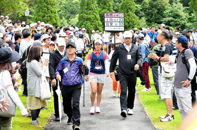 藍効果で７時開場前に３００人行列！六甲国際ＧＣ初日の歴代最多ギャラリー