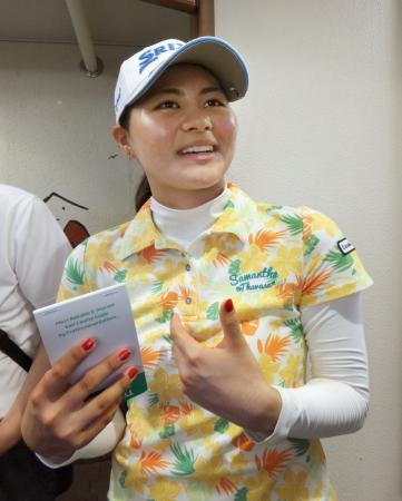 １８歳新垣比菜が首位発進 日本女子アマゴルフ第１日