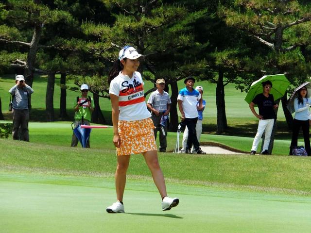 日本女子アマゴルフは高校２年の安田祐香が優勝　「思い出に残る１日に」