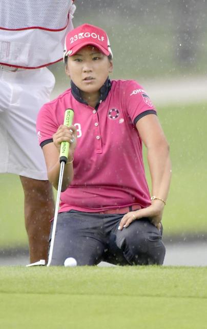 成田美寿々、６５で２位浮上　１５年以来のＶへ一歩前進