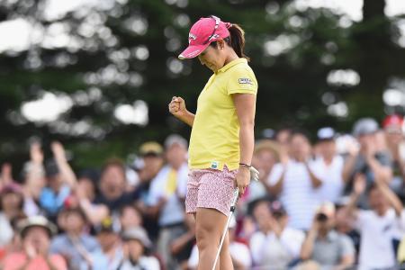 女子ゴルフ、比嘉が４季ぶりのＶ ＮＥＣ軽井沢７２最終日