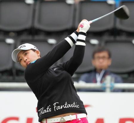 女子ゴルフ、鈴木・笠ら４人首位 富士通レディース第１日