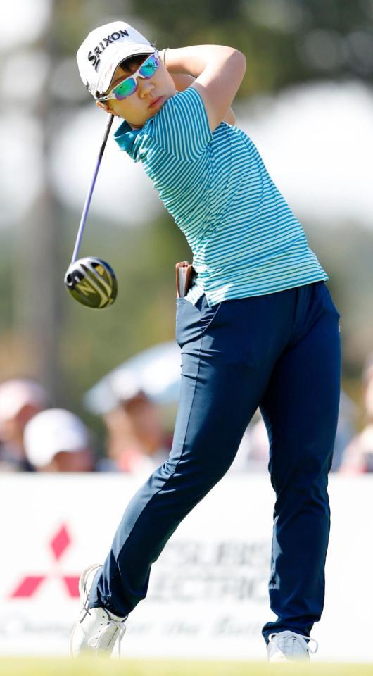 第１日、10番でティーショットを放つ畑岡奈紗。４アンダーで３位＝武蔵丘コース