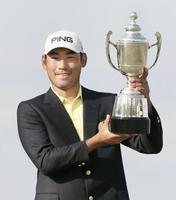 　通算６アンダーで優勝したチャン・キム＝沖縄県ＰＧＭリゾート