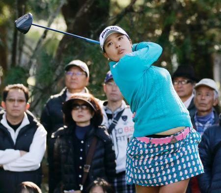 女子ゴルフ鈴木７位、ルーが首位 最終戦リコー杯第１日