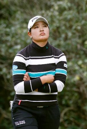 女子ゴルフ、鈴木は１３位 ルーが首位守る、リコー杯第３日