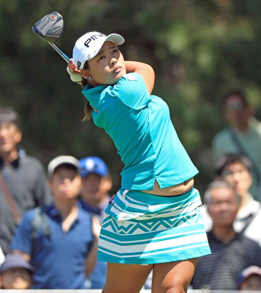 鈴木愛 ６９マークし２位浮上 パットに手応え 決勝ラウンドは日韓賞金女王対決に ゴルフ デイリースポーツ Online