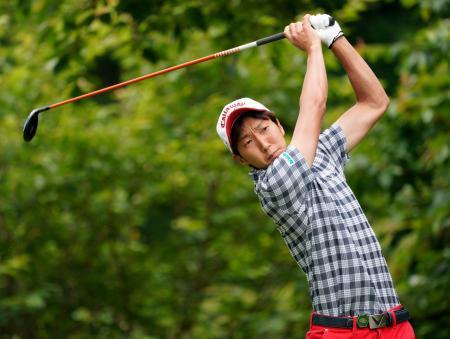 ゴルフ、重永と金亨成が首位 ツアー選手権森ビル杯第１日